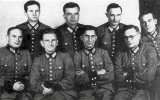 Image -- Officers of the Spezialgruppe Nachtigall (sitting second from left: Roman Shukhevych).