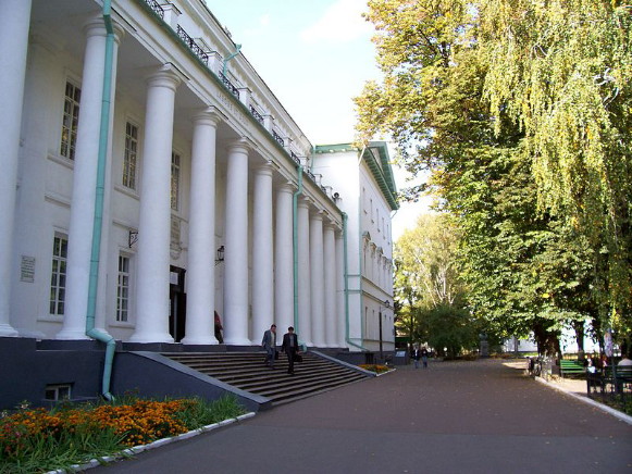 Image -- Nizhyn State University (main building).