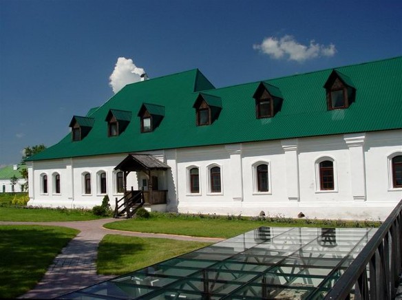 Image -- Buildings of the Transfiguration Monastery in Novhorod-Siverskyi.