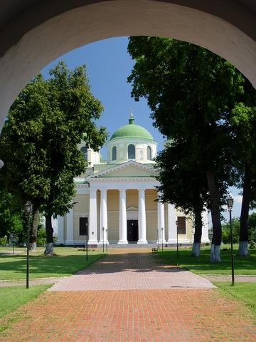 Image -- The Transfiguration Cathedral (1791-6) in the Transfiguration Monastery in Novhorod-Siverskyi.