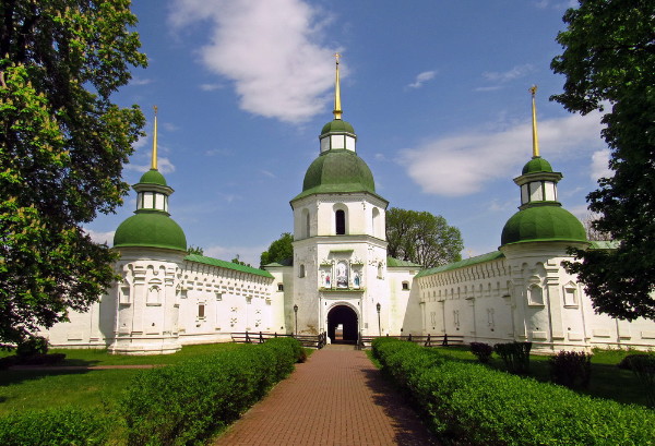 Image -- Novhorod-Siverskyi: Transfiguration Monastery (main gate).