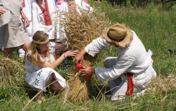 Image -- Harvest rituals of obzhynky.