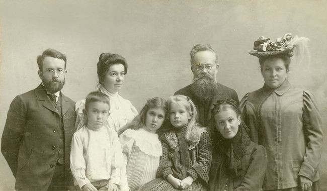 Image -- Oleksander Hrushevsky with his family and brother Mykhailo Hrushevsky.