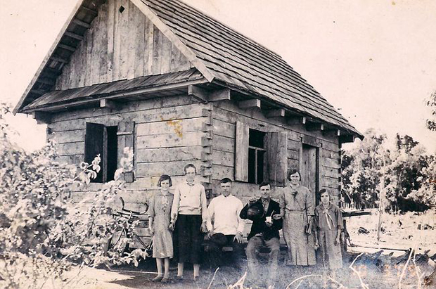 Image -- А Ukrainian rural house in Paraguay (1950s)