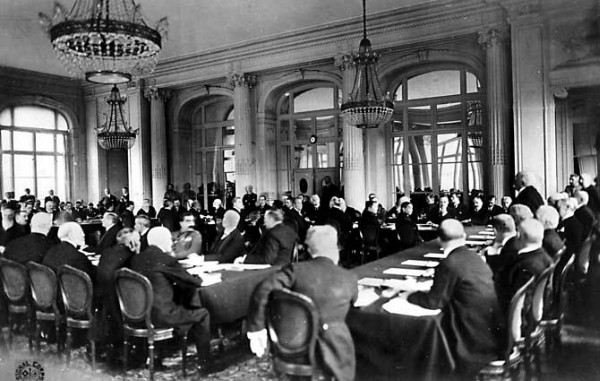 Image -- A photo from the Paris Peace Conference (1919).