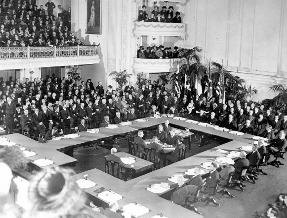 Image -- A photo from the Paris Peace Conference (1919).