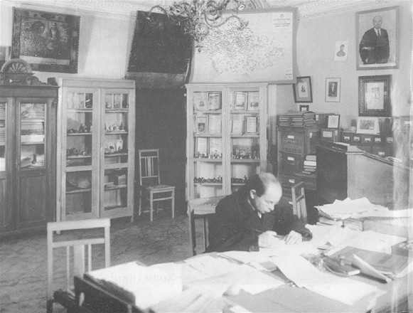 Image -- Viktor Petrov (1930s photo).