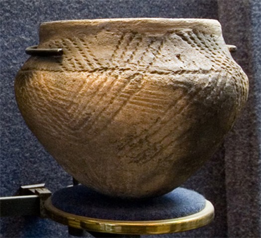 Image -- Pit-Grave culture urn.