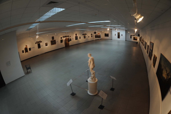 Image -- Poltava Art Museum (exhibit hall).