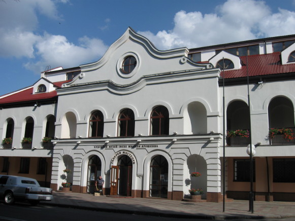 Image -- The Poltava Art Museum building.