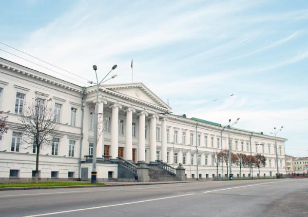 Image -- Poltava: a government building on the Kruhla Square.