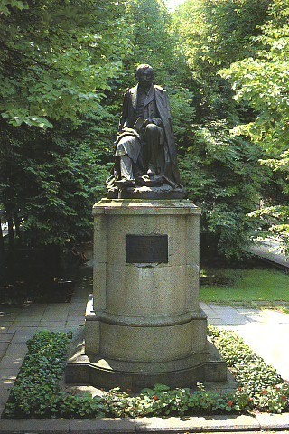 Image -- Nikolai Gogol's monument in Poltava.
