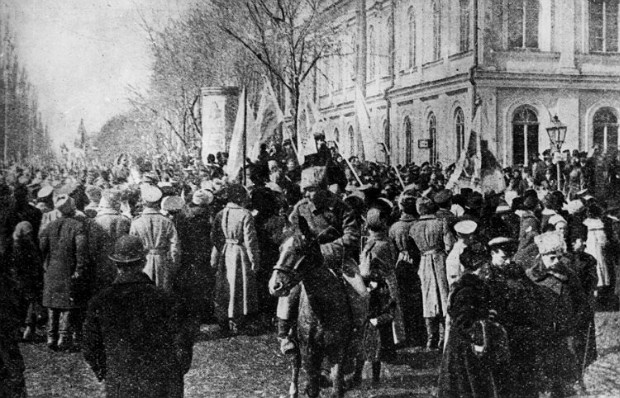 Image -- A pro-UNR demonstration in Kyiv (7 November 1917).