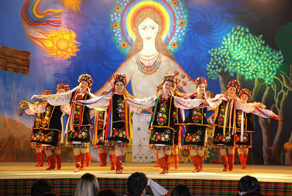Image -- Prudentopolis, Brazil: Vesselka Ukrainian dance group.
