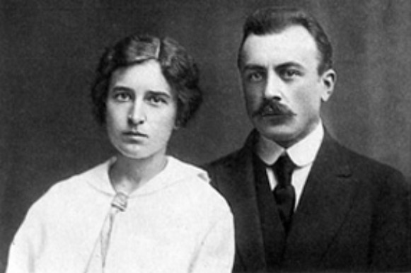 Image -- Lev Revutsky with his wife.