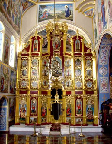 Image -- Saint Michael's Church in Kyiv: side altar and iconostasis.
