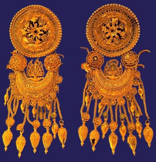 Image -- A Scythian gold jewelry from the Kul Oba kurhan.