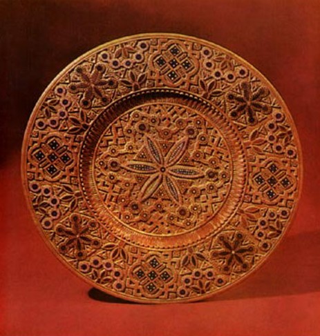 Image -- Mykola Shkribliak: carved wooden plate (1900s).