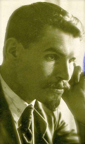 Image -- Oleksander Shumsky (1920 photo).
