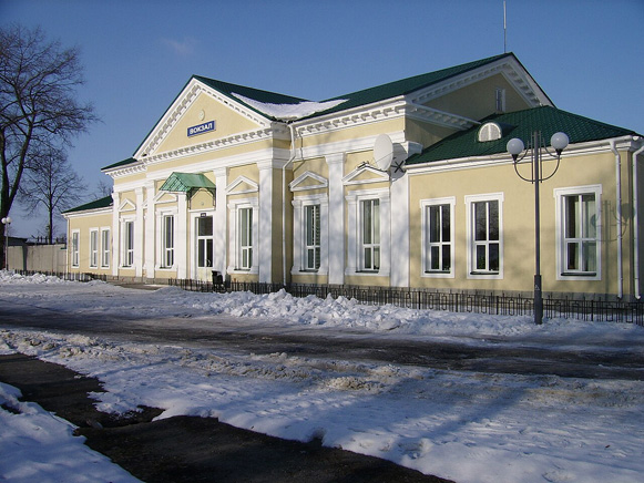 Image -- Snovsk, Chernihiv oblast: railway station.