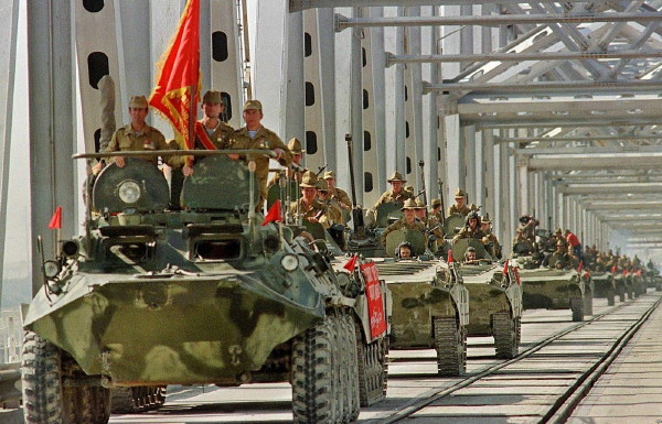 Image -- Soviet troops in Afghanistan (1980s).