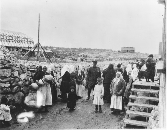 Image -- Spirit Lake (Quebec, Canada) internment camp (1914).