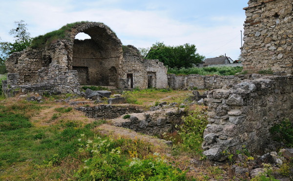 Image -- Staryi Krym: ruins of the Moslem school.