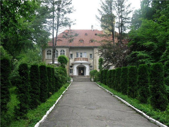 Image -- The former Orenstein family palace (1912) in Storozhynets (today part of the forestry tekhnikum).