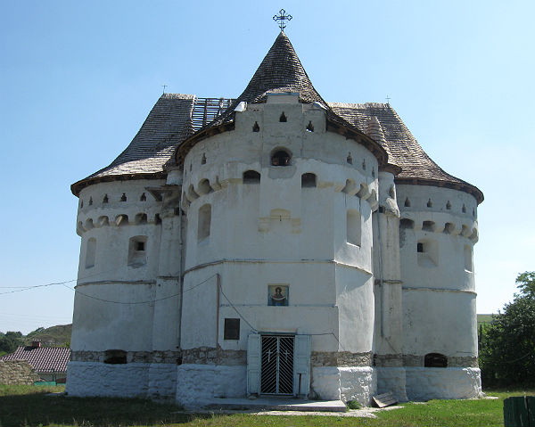 Image -- Sutkivtsi, Khmelnytsky oblast: Dormition Church (15th century).
