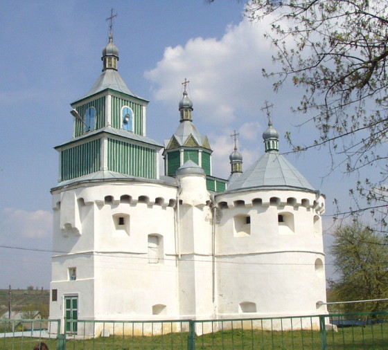 Image -- Sutkivtsi, Khmelnytsky oblast: Dormition Church (15th century).