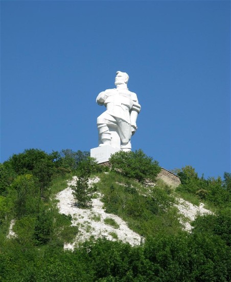Image -- Monument of Artem by Ivan Kavaleridze in Sviatohirsk, Donetsk oblast.