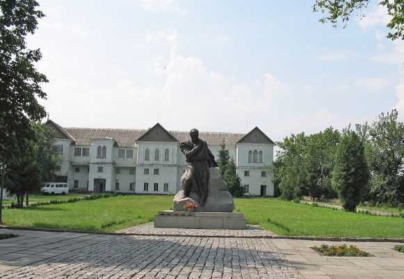 Image -- Taras Shevchenko monument (Korsun-Shevchenkivskyi)