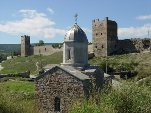 Image -- Teodosiia: Church of Saint John the Baptist and the Genoese fortress.