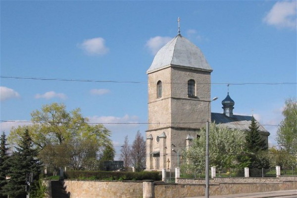 Image -- Ternopil: Church of the Elevation of the Cross (1540).
