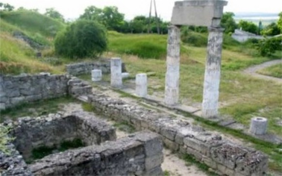 Image -- The excavated ruins of the Bosporan city of Tiritaka in the Crimea.