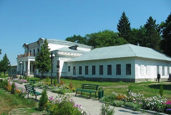 Image -- Trostianets (Sumy oblast): 18th-19th-century palace.