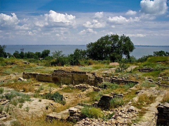 Image -- The ruins of Tyras (today's Bilhorod-Dnistrovskyi).