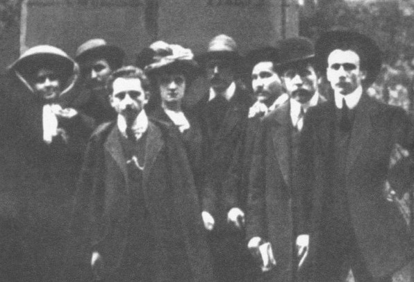 Image -- Members of the Ukrainian Hromada in Paris (including Mykhailo Boichuk, far right) (1907).