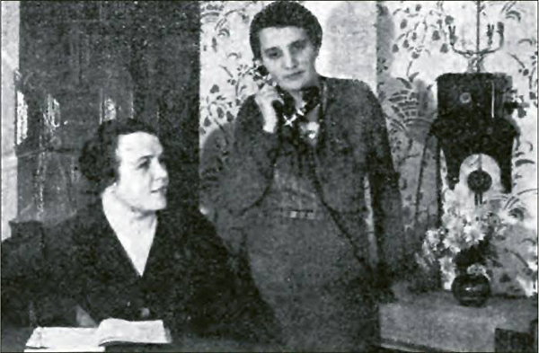 Image -- Ukrainske Narodnie Mystetstvo managers: Iryna Pavlykovska, Stefaniia Chyzhovych.
