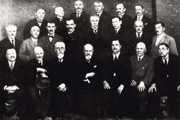 Image -- Ukrainian Free University professors in Prague (1926).