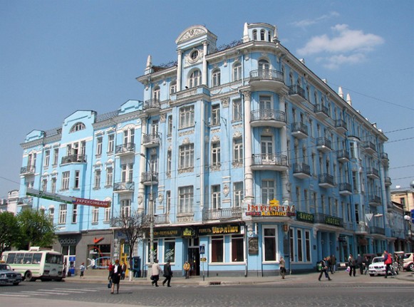 Image -- Building of the Savoy Hotel in Vinnytsia.