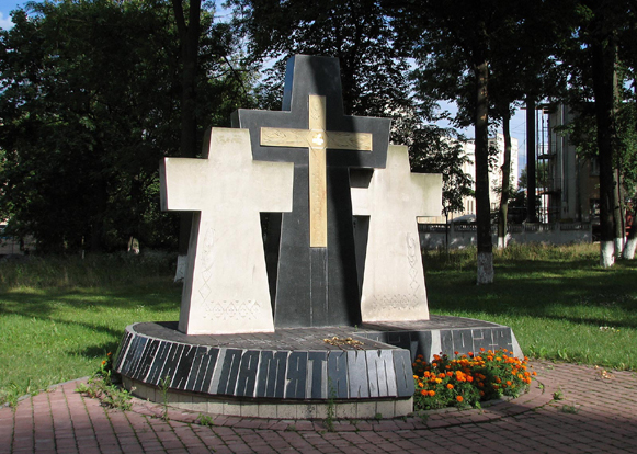 Image -- Vinnytsia: Memorial to the victims of the Soviet terror of 1937-38.