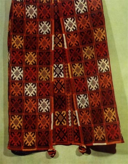 Image -- A woven wraparound skirt (plakhta).
