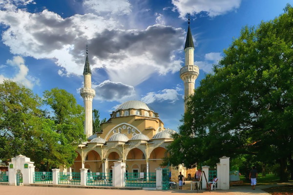 Image -- The Yevpatoriia mosque.