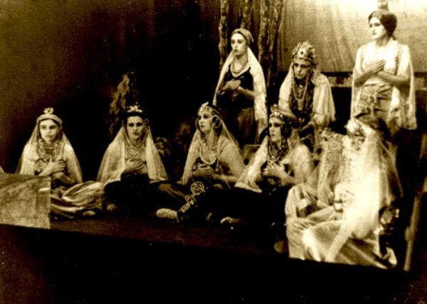 Image -- A Zahrava Theater performance.