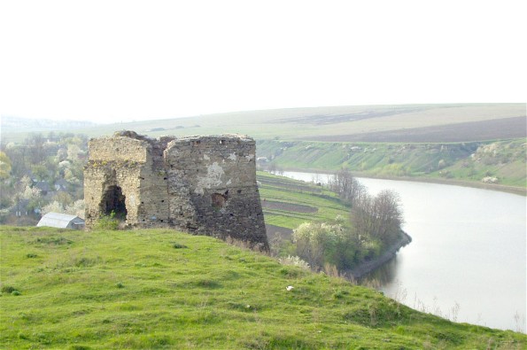 Image -- Ruins of the Zhvanets castle overlooking the Dnister River in Podilia.