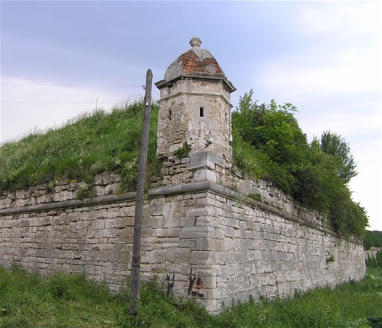 Image -- Zolochiv castle (16th century; rebuilt in 1634-6): fortification walls.