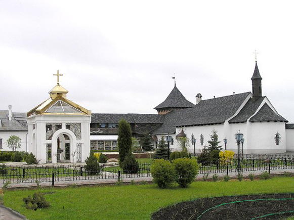 Image -- Zymne Monastery near Lutsk (courtyard).